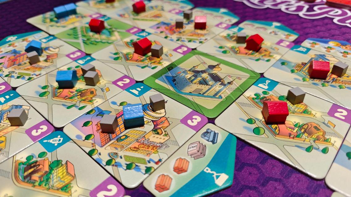 Monopolis on the table, photo by onyxo