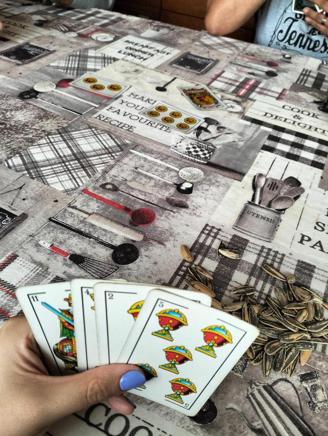 Tute on the table, photo by Ghospi