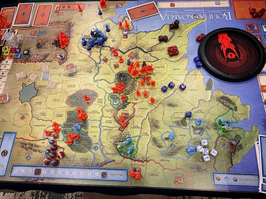 War of the Ring: Second Edition pe masă, fotografie de flokkky