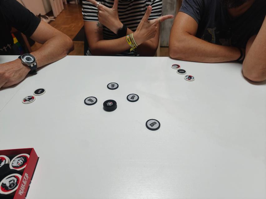 Ruleta Rusa på bordet, foto av Josele