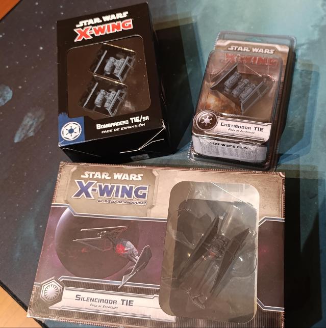 Star Wars: X-Wing Miniaturen-Spiel – Grundspiel auf dem Tisch, Foto von Tazmanian
