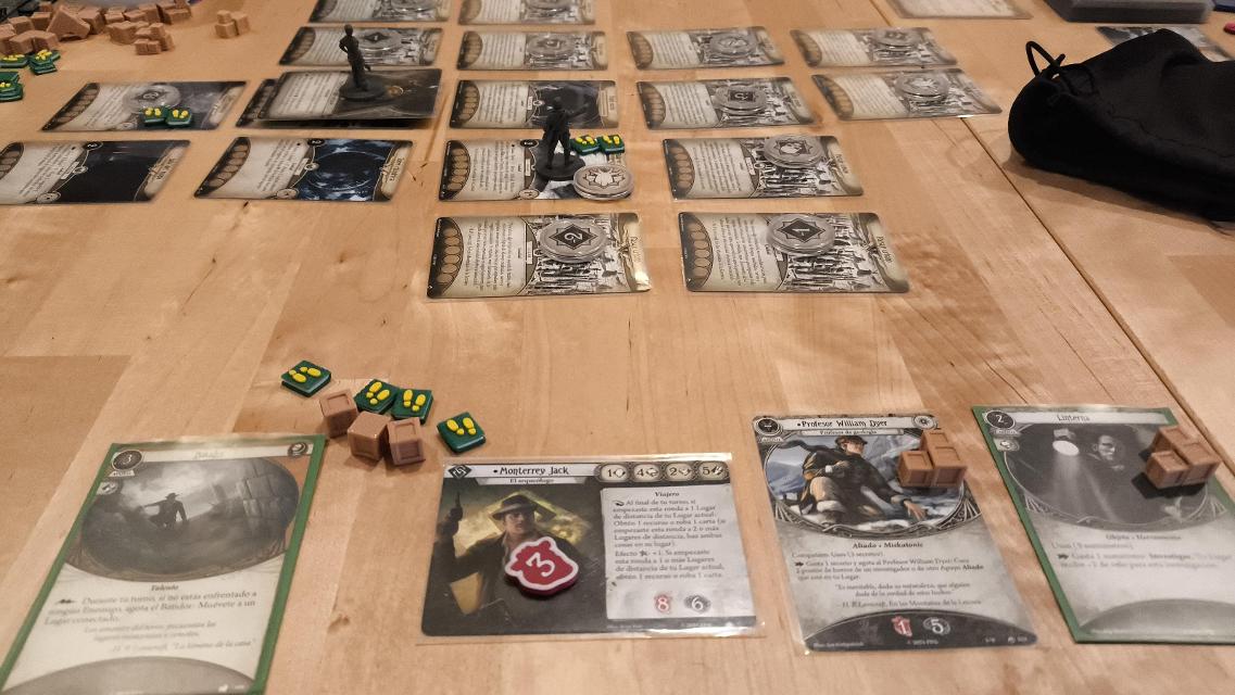 Arkham Horror: The Card Game na stole, foto: Heldisil