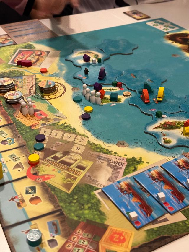 Vanuatu (Second Edition) على الطاولة، صورة من Neung Vir