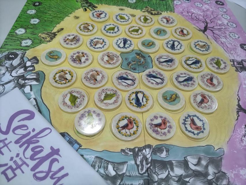 Seikatsu على الطاولة، صورة من Amy