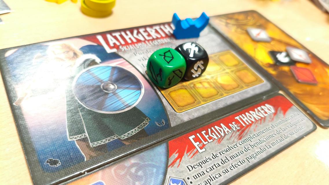 Campeones de Midgard: Big Box on the table, photo by Mochilo