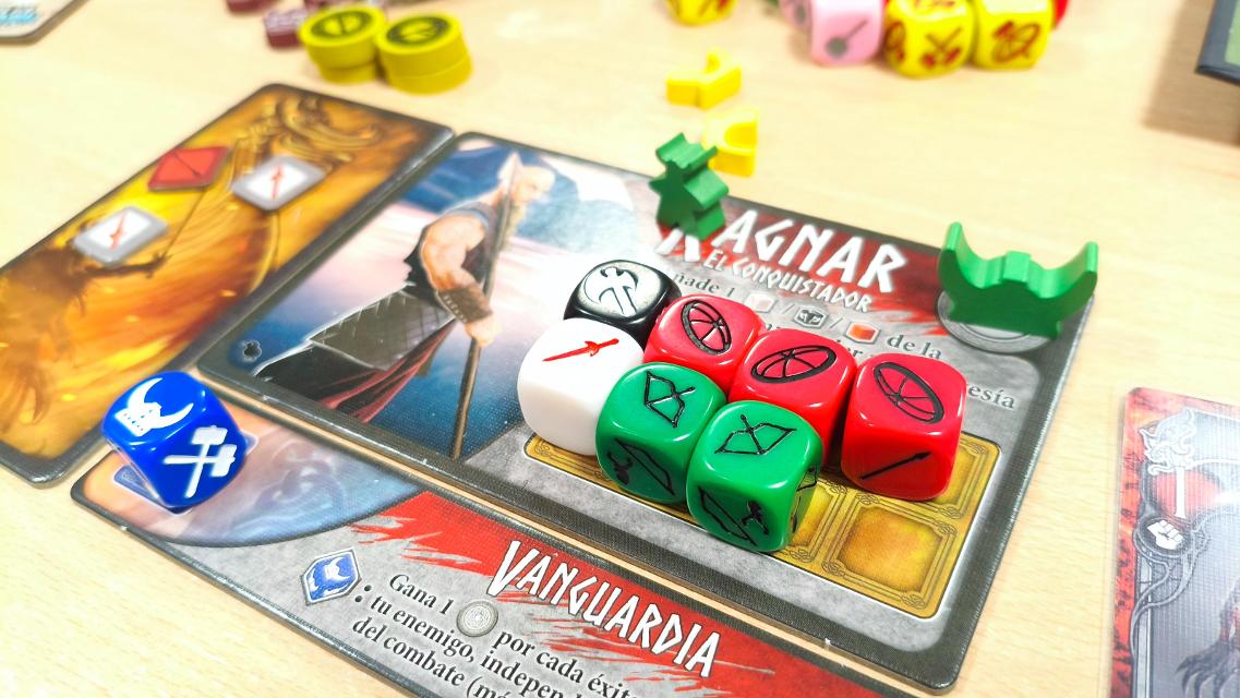 Campeones de Midgard: Big Box on the table, photo by Mochilo