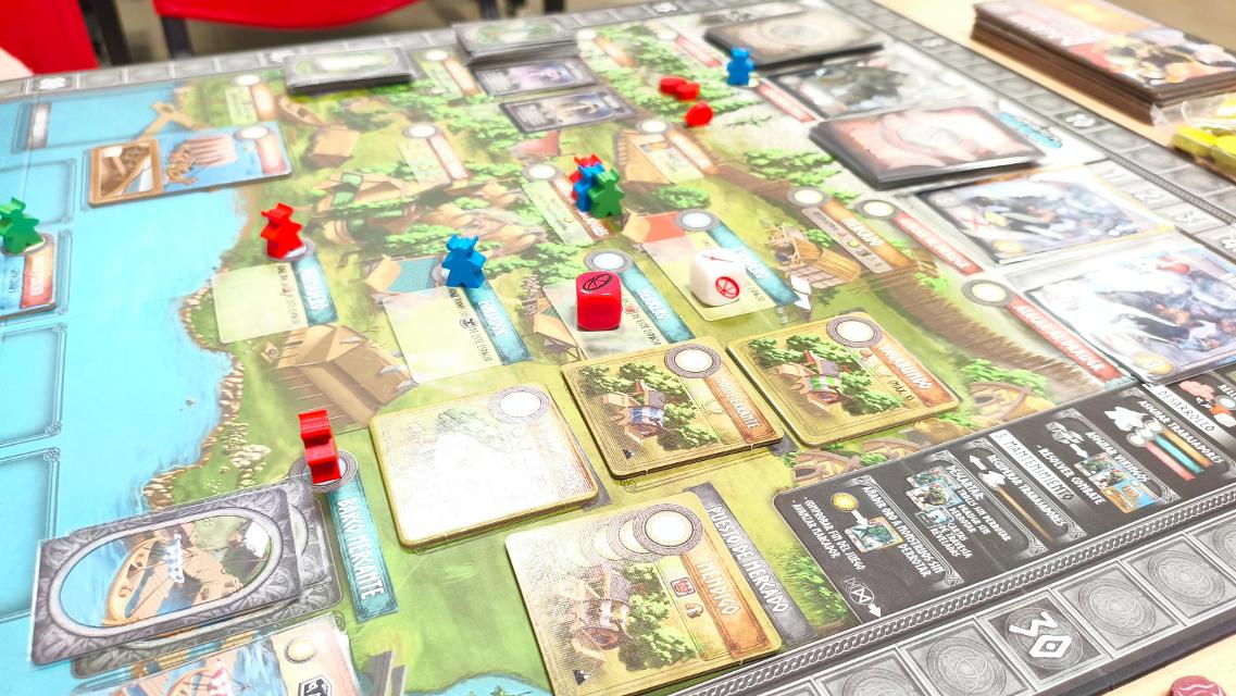 Campeones de Midgard: Big Box on the table, photo by Mochilo