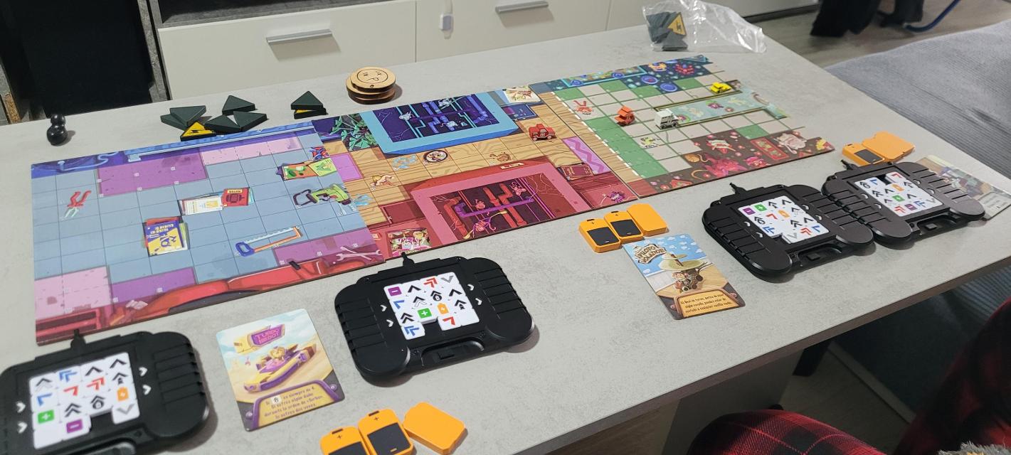 Tiny Turbo Cars on the table, photo by AtomicFenix