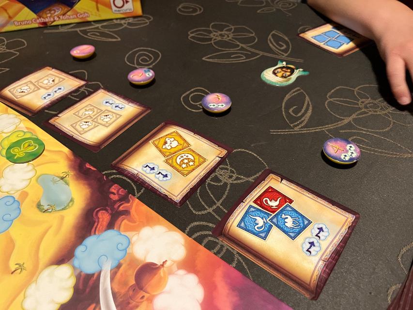 Magic Fold on the table, photo by Bruno Circulo Friki