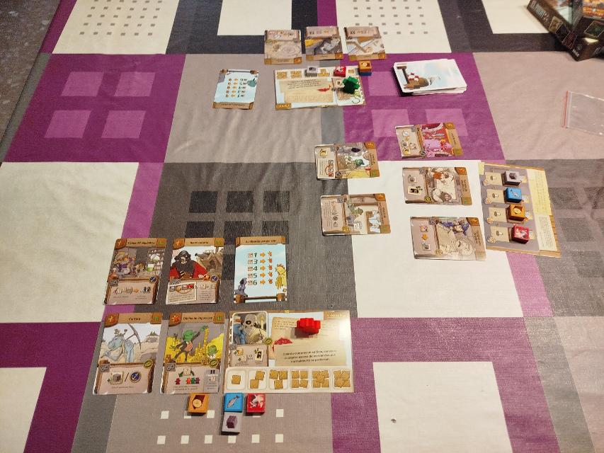 テーブル上のボードゲーム ハーバー(写真:Júlia)