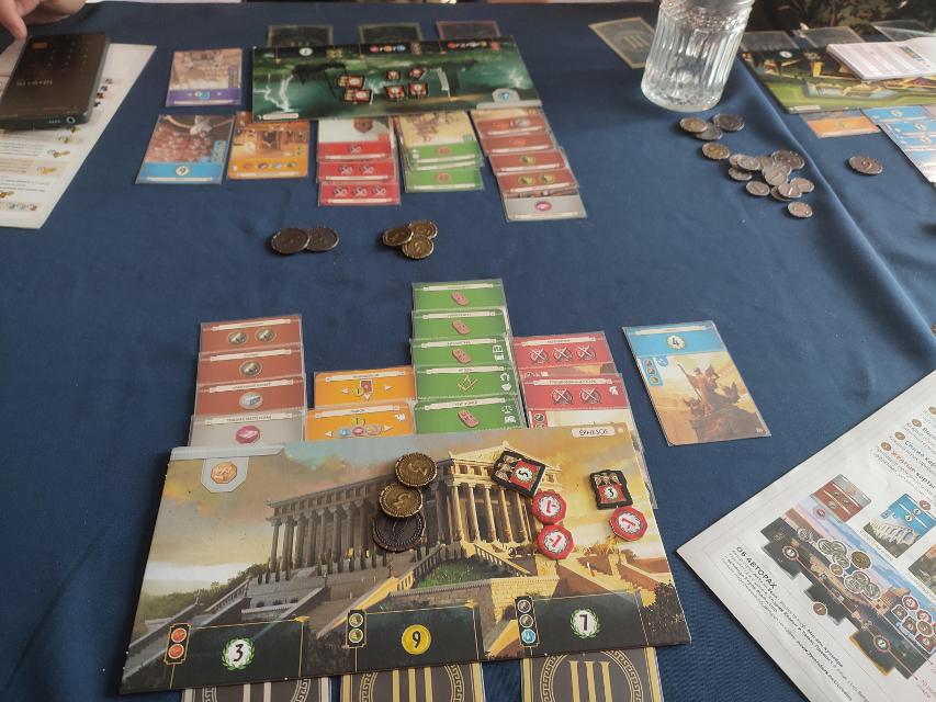 7 Wonders (Second Edition) sobre la taula, foto de Даниил