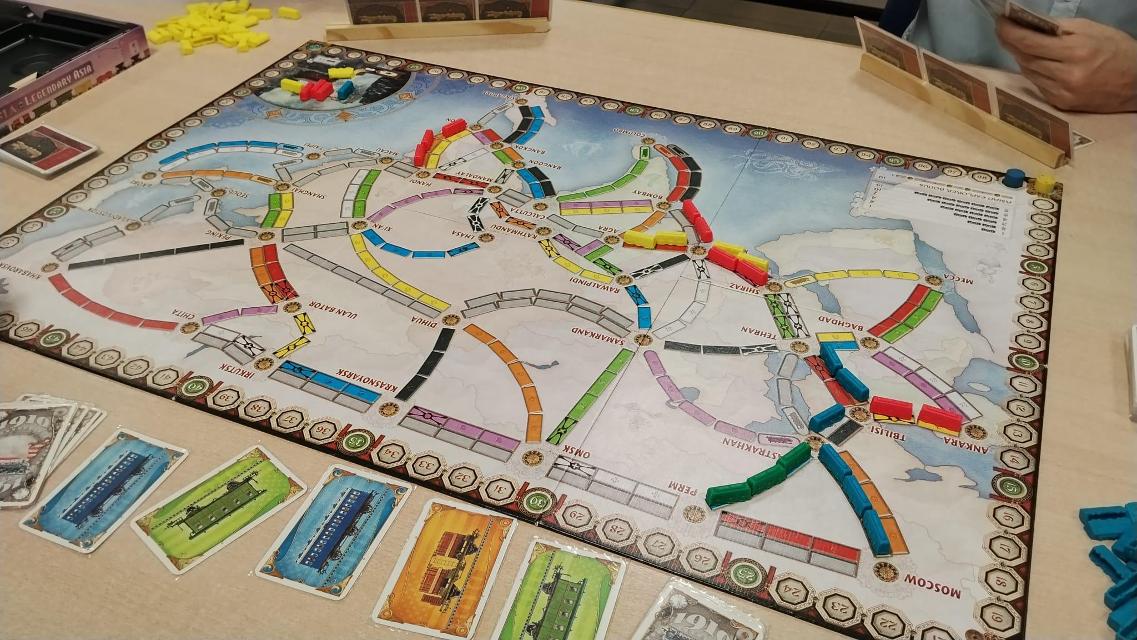 Ticket to Ride Map Collection 1: Asia + Legendary Asia auf dem Tisch, Foto von Amy