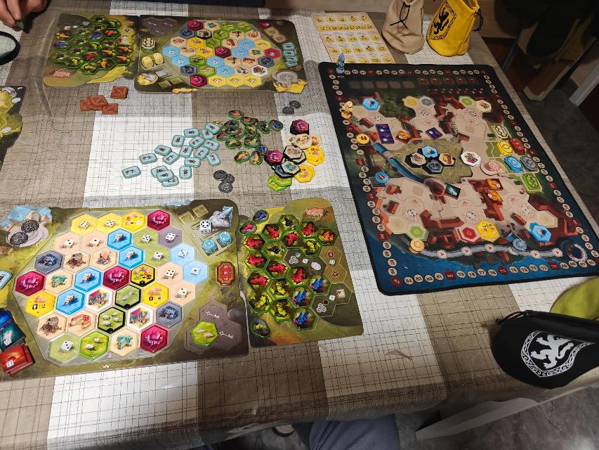 The Castles of Burgundy: Special Edition на масата, снимка: Roger