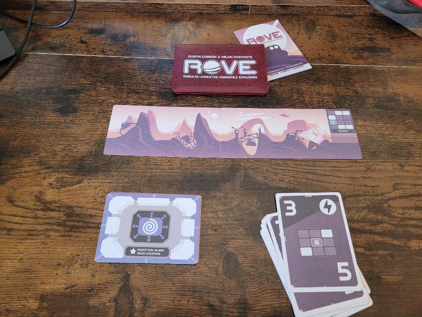 ROVE: Results-Oriented Versatile Explorer na stole, foto: Koa