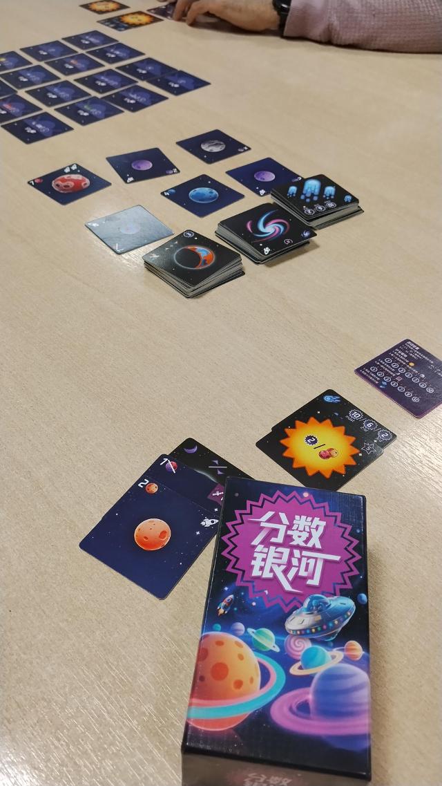 桌上的Point Galaxy,照片来自 Amy