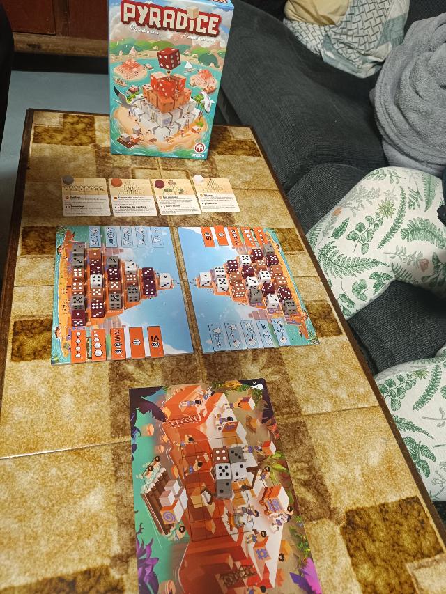 Pyradice on the table, photo by Jamape