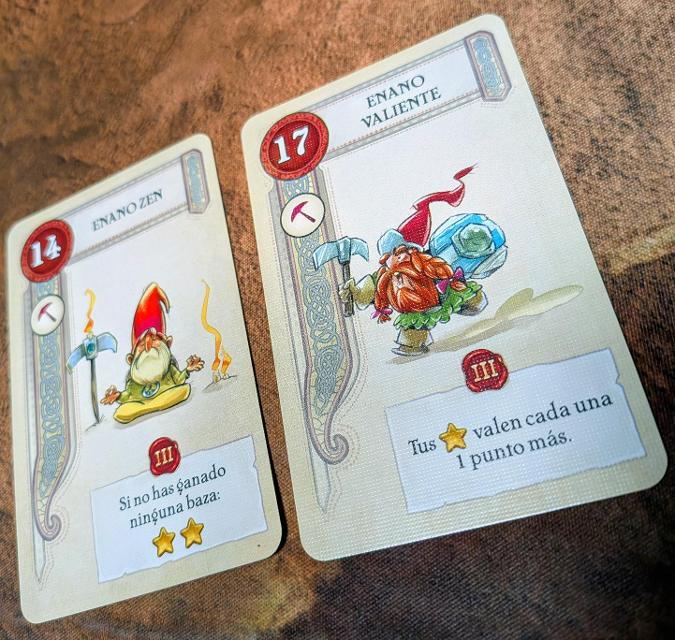 3 Chapters on the table, photo by Jordi Hernandez