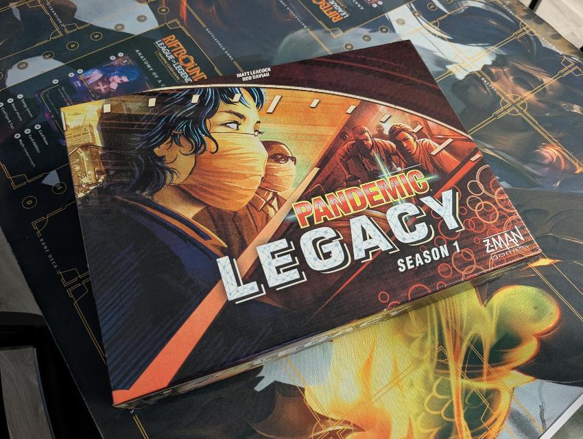 Pandemic Legacy: 1a. Temporada sobre la taula, foto de Brandon Storm