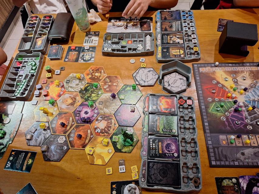 Dwellings of Eldervale on the table, photo by Vincent Tsen