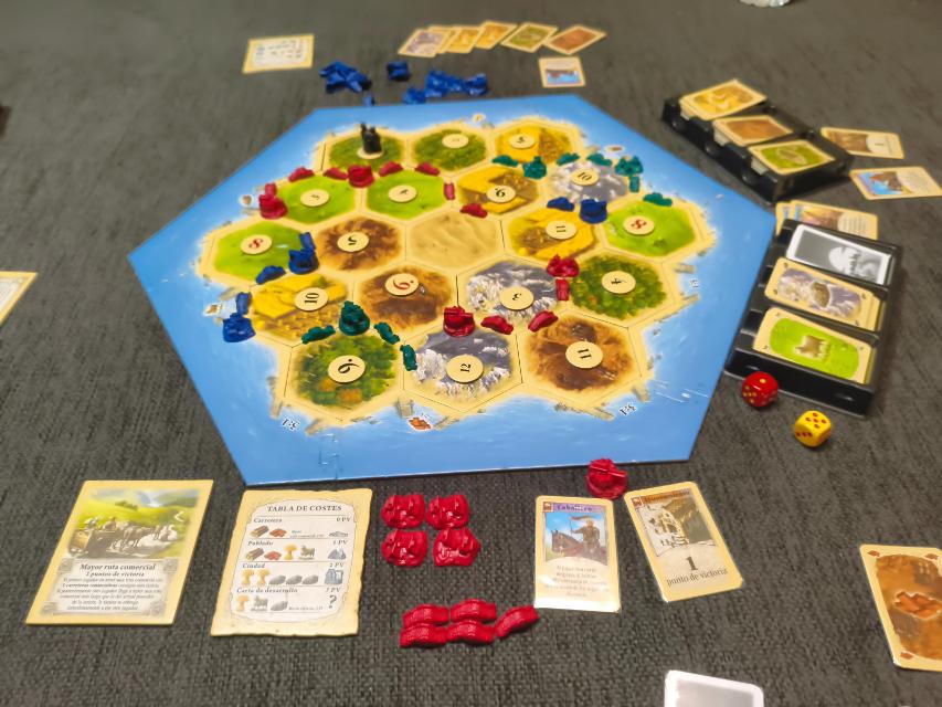 Catan sobre la taula, foto de Diego