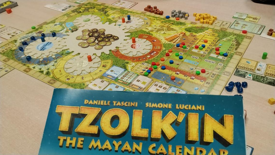 Tzolk'in: Mayský kalendář na stole, foto: Amy