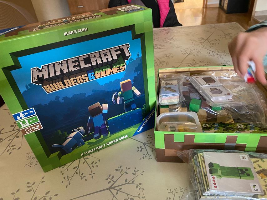 Minecraft: Builders & Biomes на столе, фото: Juanlu