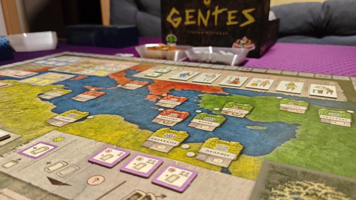 テーブル上のGentes(写真:onyxo)