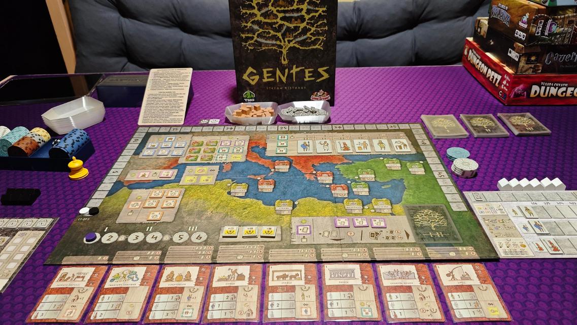 テーブル上のGentes(写真:onyxo)