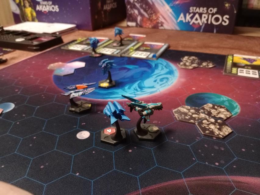 Stars of Akarios auf dem Tisch, Foto von carlos11tgn