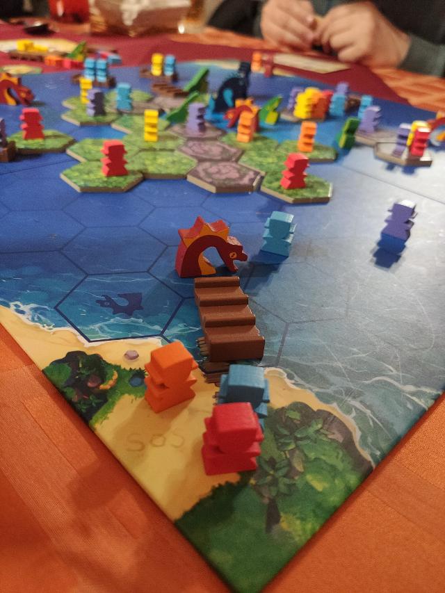 Survive The Island on the table, photo by tienlevy