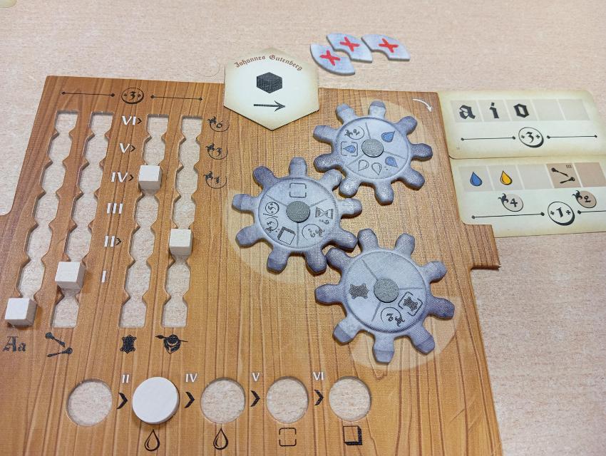 Gutenberg on the table, photo by Estepo Estepoes