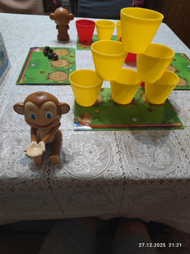 Coconuts on the table, photo by FazerGD