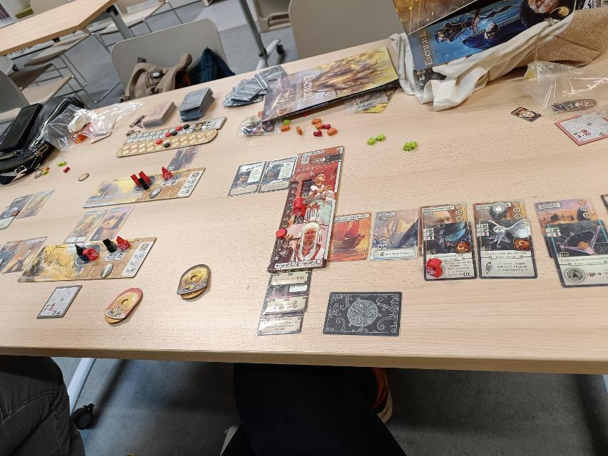 Evenfall on the table, photo by Alessia Celadin