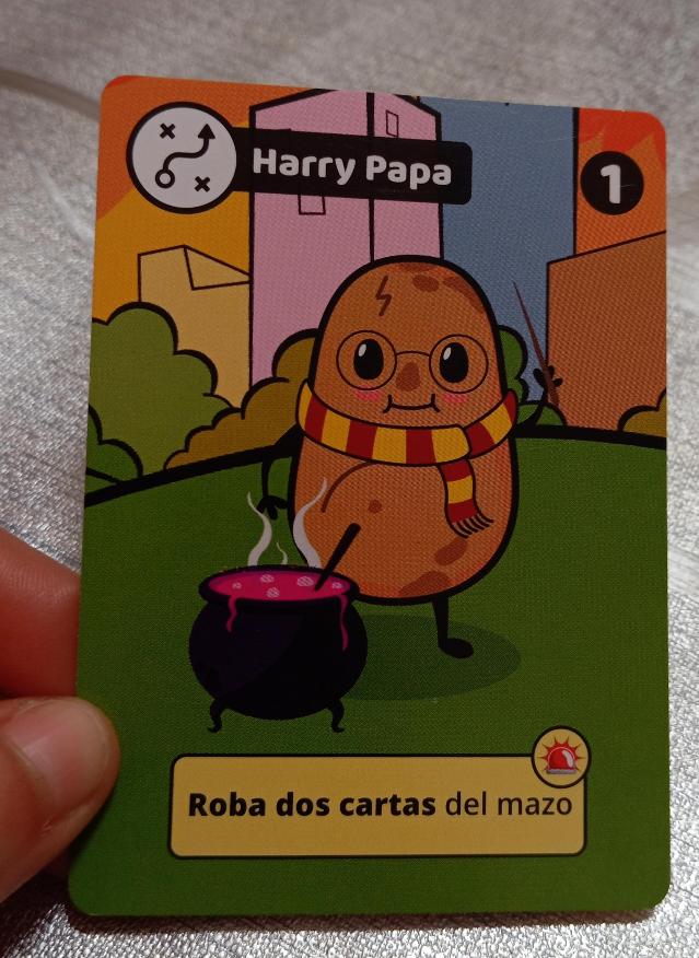 Donde las papas queman on the table, photo by Estepo Estepoes