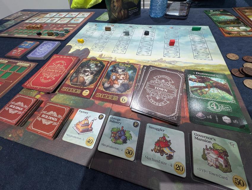 Raccoon Tycoon auf dem Tisch, Foto von Brandon Storm