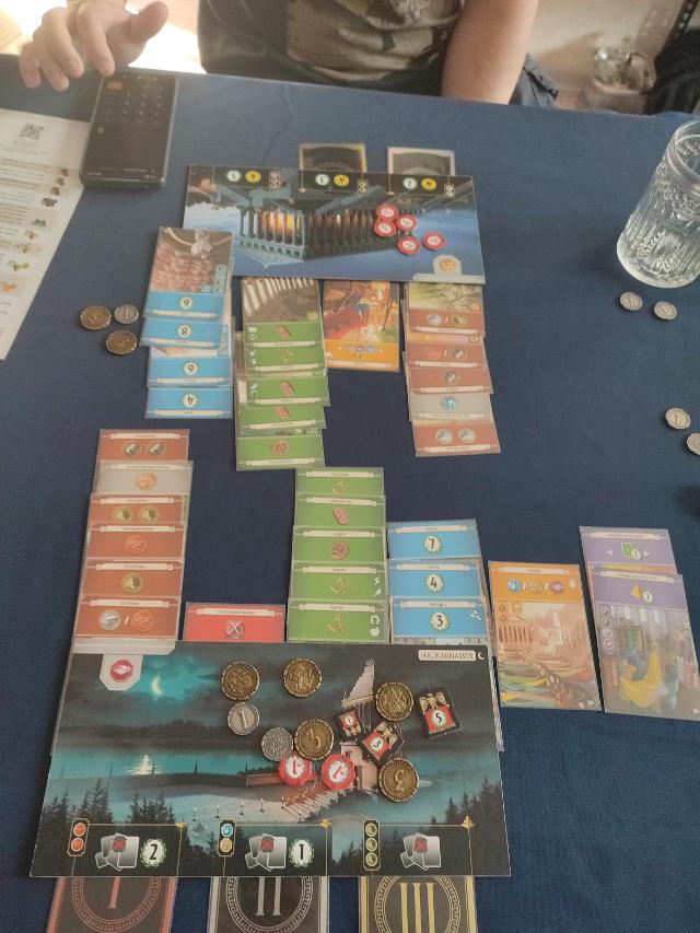 7 Wonders (Second Edition) sobre la taula, foto de Даниил