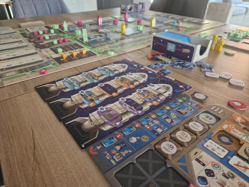 Galactic Cruise на масата, снимка: Pere