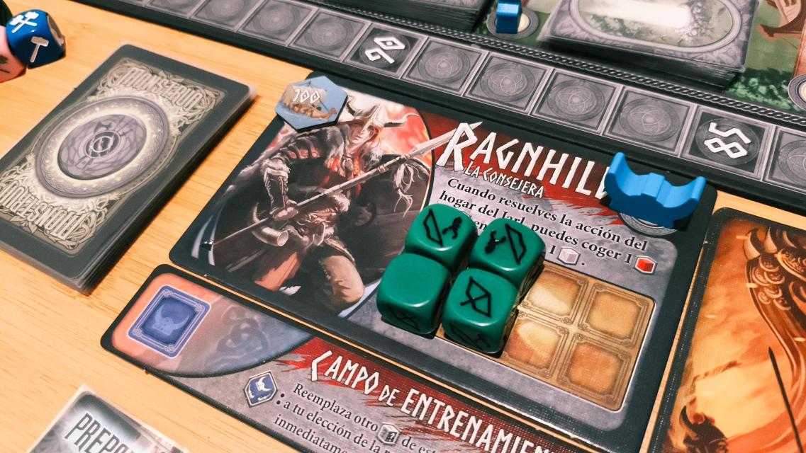 Campeones de Midgard: Big Box on the table, photo by Mochilo