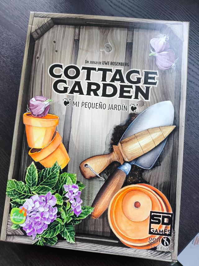 Cottage Garden on the table, photo by Guillermo Sordo Sáinz