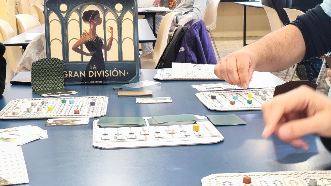 The Great Split on the table, photo by Mochilo