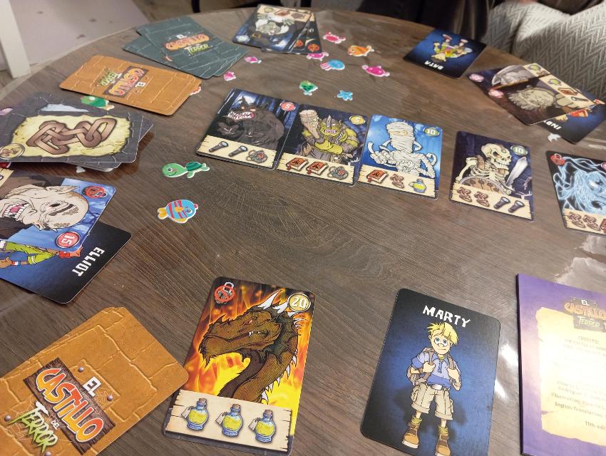 El Castillo del Terror on the table, photo by Estepo Estepoes