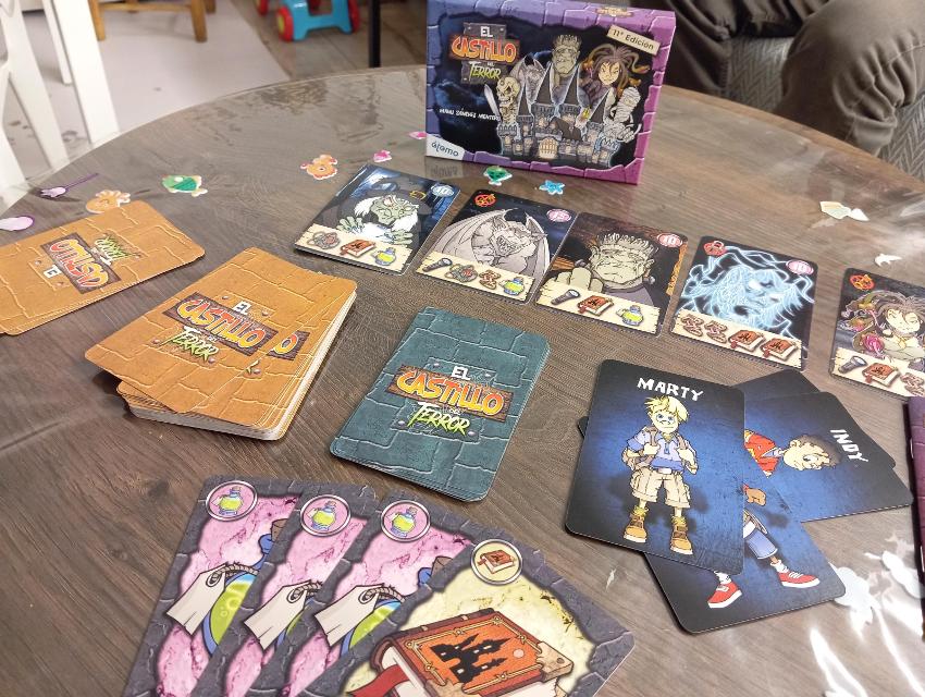 El Castillo del Terror on the table, photo by Estepo Estepoes