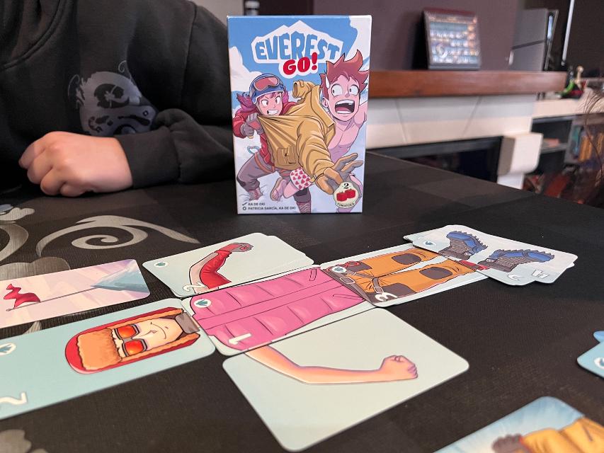 Everest Go! on the table, photo by Bruno Circulo Friki