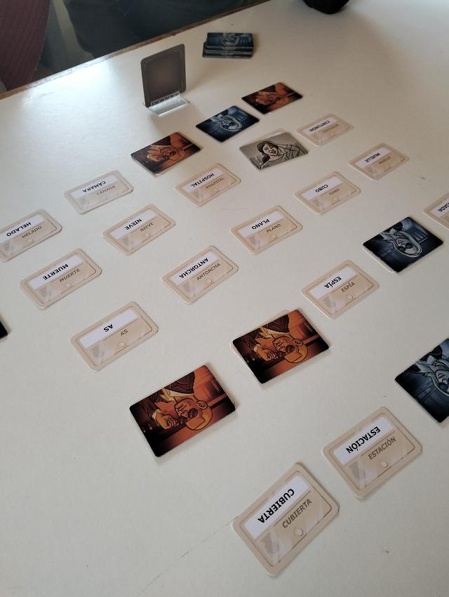 Codi secret sobre la taula, foto de Ghospi