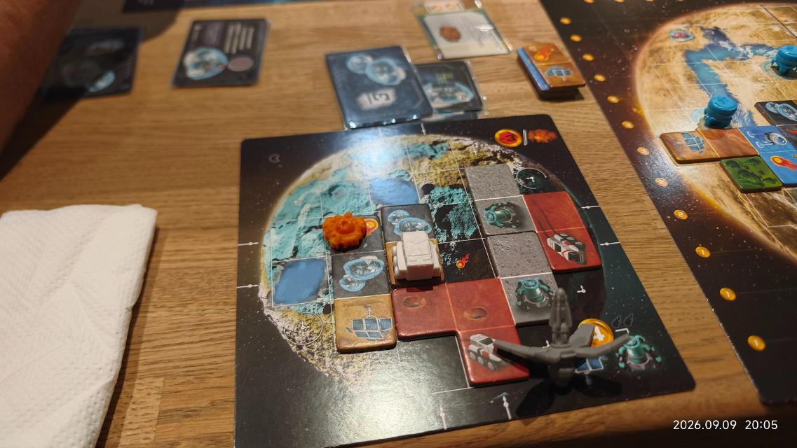 Planet Unknown auf dem Tisch, Foto von FazerGD