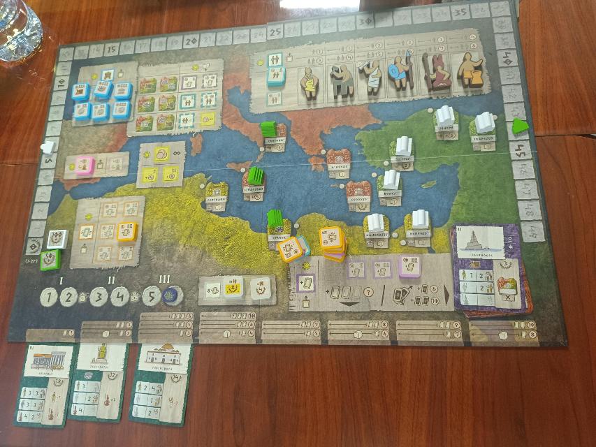 Gentes: Deluxified Edition az asztalon, fotó: Jamape