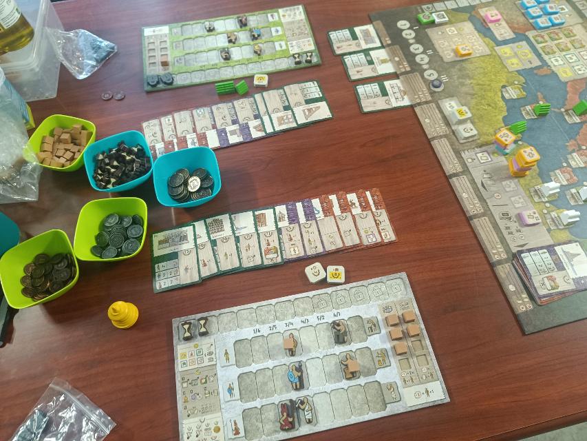 Gentes: Deluxified Edition az asztalon, fotó: Jamape