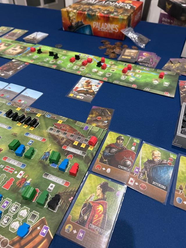 Paladins of the West Kingdom pöydällä, kuva: David