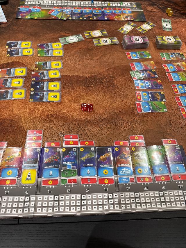 Space Base auf dem Tisch, Foto von neogeneration