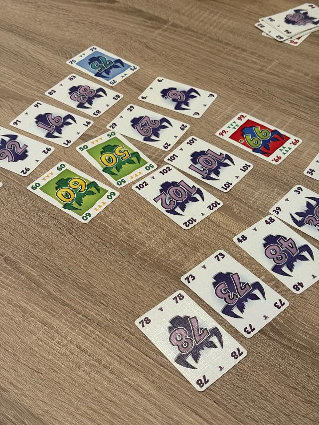 ¡Toma 6! sobre la mesa, foto de Rollingrabbits_